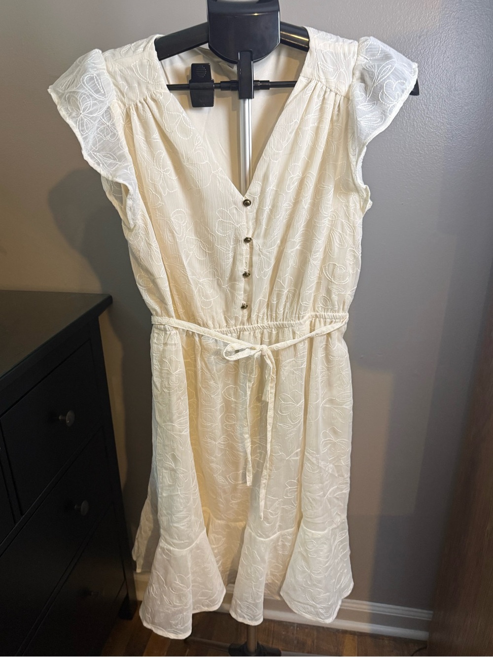 Maurices NWT Ivory Embroidered Floral Dress Size Medium